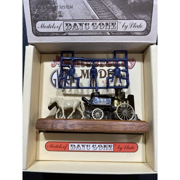 Lledo diecast models of days gone fire brigade anniversary model horse and buggy - Picture 6 of 8